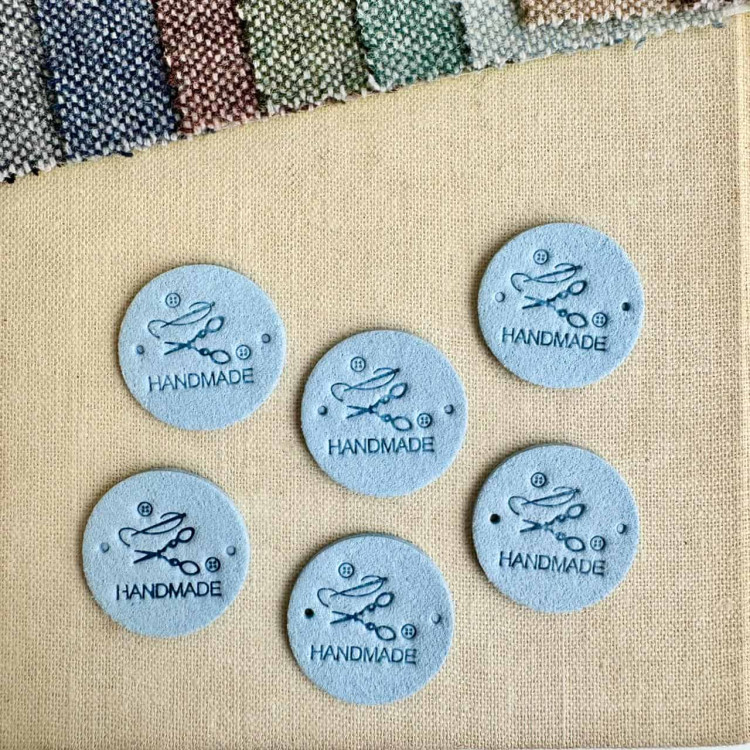 Бирка Hand Made из П/У кожи d25мм цвет Голубой