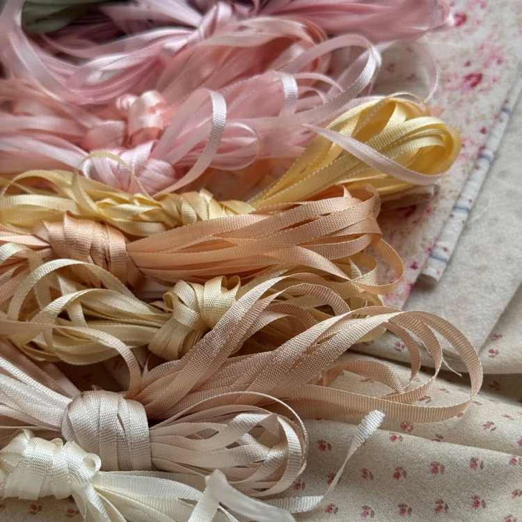 Лента шелк ширина 4мм,1 метр, цвет Красный