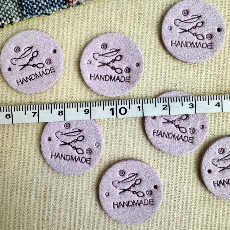 Бирка Hand Made из П/У кожи d25мм цвет Сиреневый